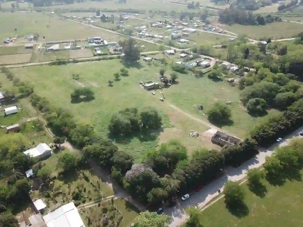 Laureles Village — Entorno y acceso