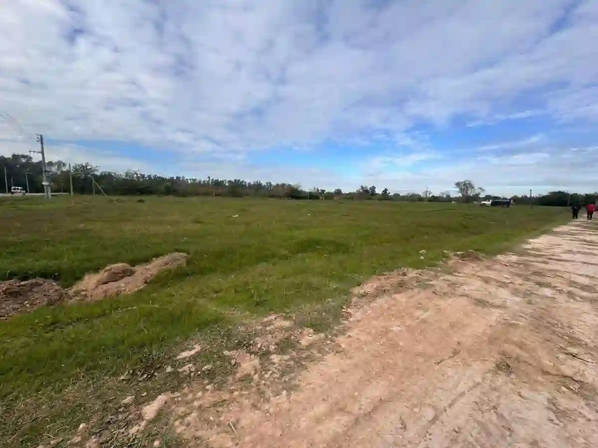 Altos de Lavalle — Vista frontal del terreno